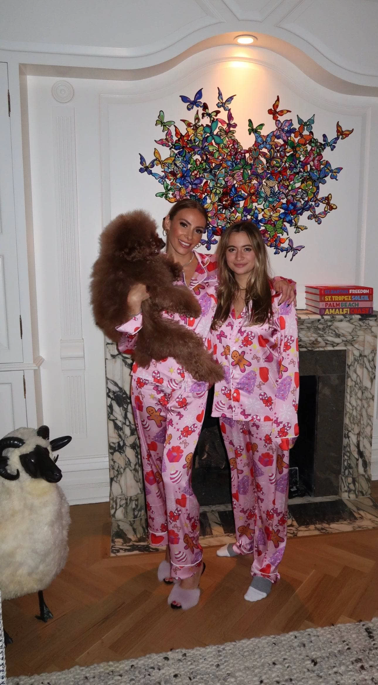 Lola’s Christmas Silk Set 5 Lola’s Christmas Silk Set - Image 3